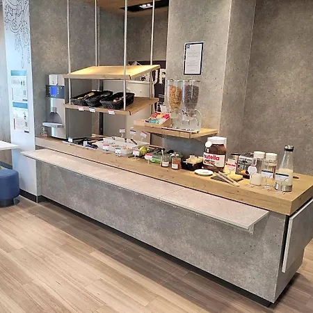 旅游中心会议中心宜必思快捷酒店 酒店